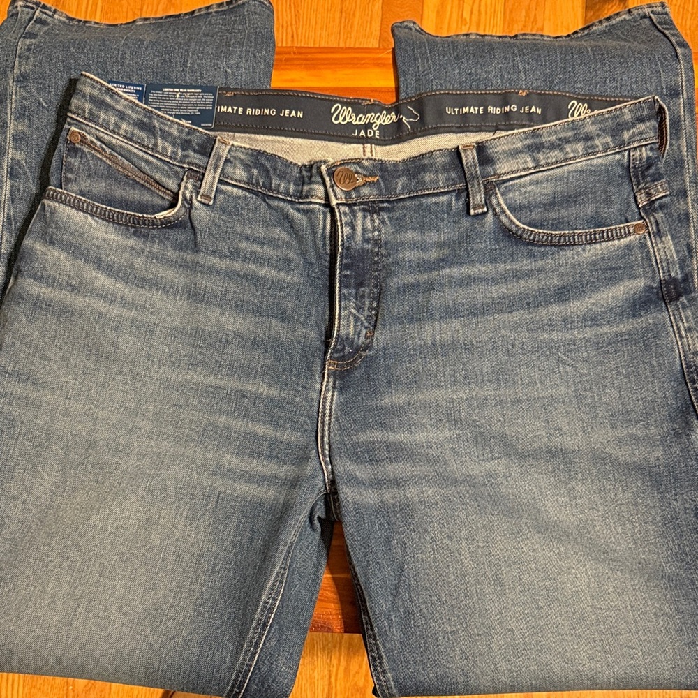 Wrangler Women's Light Blue Straight Leg Jeans